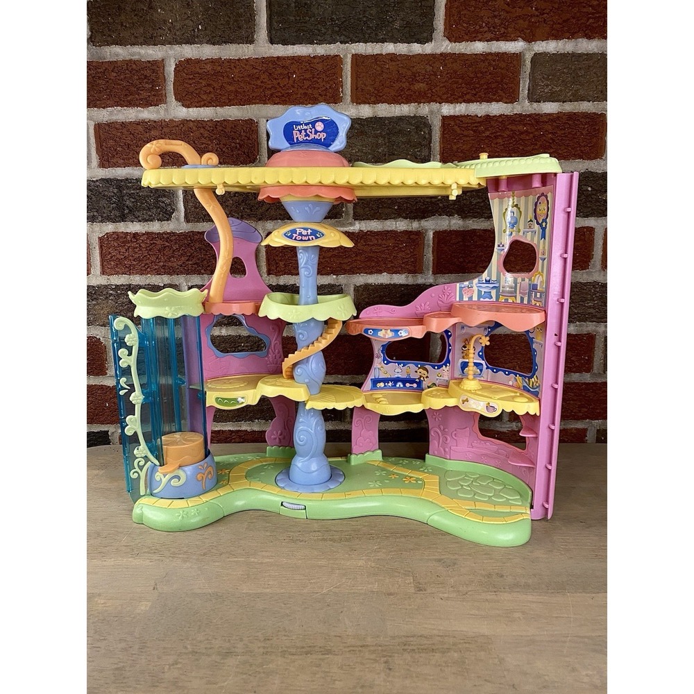 Littlest Pet Shop LPS Round N Round Pet Town Play Set Hasbro Incomplete